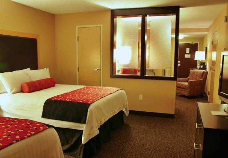 Springhill Suites By Marriott Pueblo Downtown Exterior photo